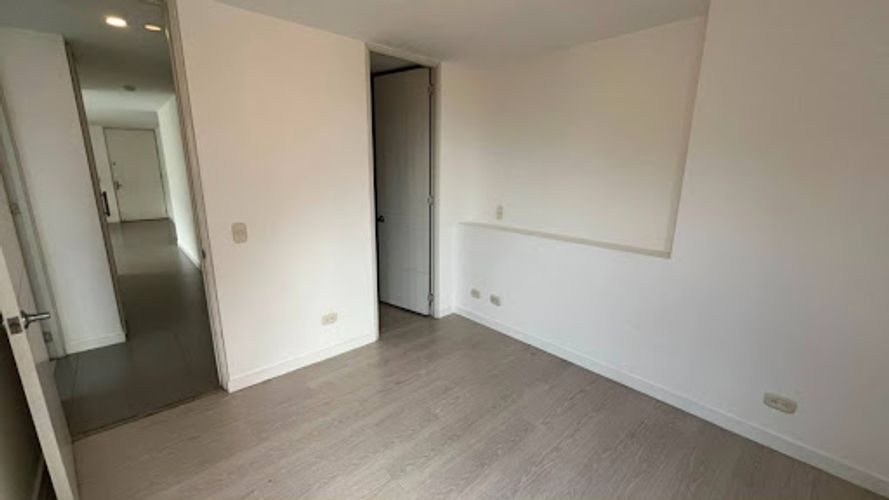 Apartamento de 2 alcobas en arriendo en Castropol, Medellín, 80 m² · foto 10 de 15