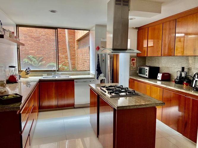 Apartamento de 3 alcobas en venta en Los Rosales, Bogotá, 251 m² · foto 8 de 23