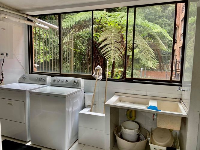 Apartamento de 3 alcobas en venta en Los Rosales, Bogotá, 251 m² · foto 12 de 23