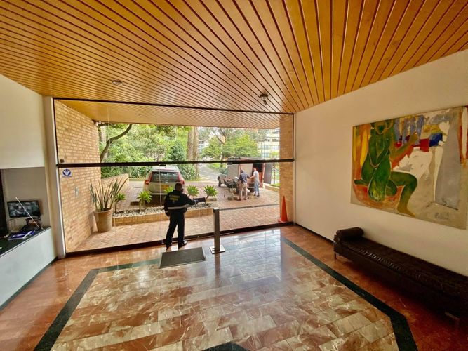 Apartamento de 3 alcobas en venta en Los Rosales, Bogotá, 251 m² · foto 22 de 23