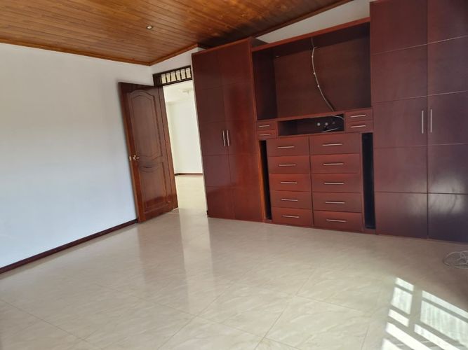 Apartamento de 5 alcobas en venta en La Aurora, Pasto, 214 m² · foto 3 de 8
