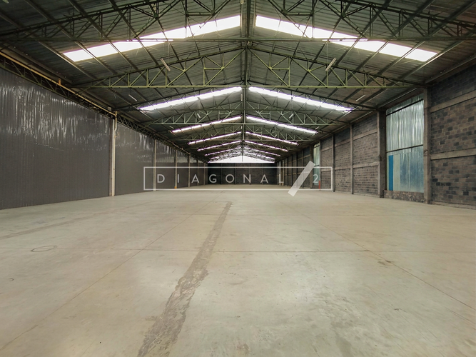 Bodega en arriendo en San Pedro, Madrid, 2750 m² · foto 3 de 11