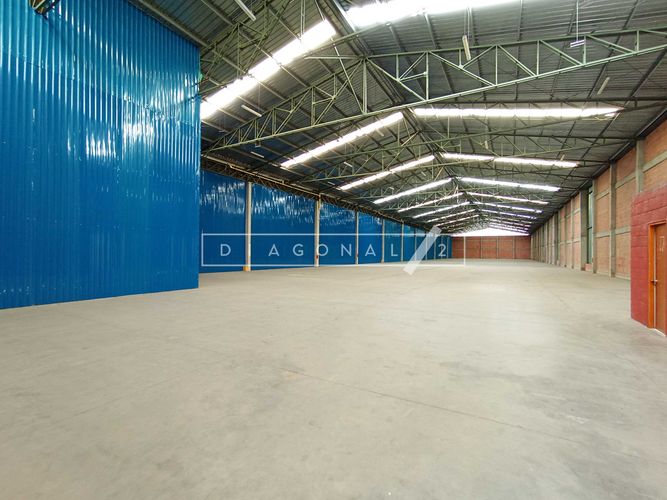 Bodega en arriendo en Echavarria, Madrid, 2550 m² · foto 2 de 14
