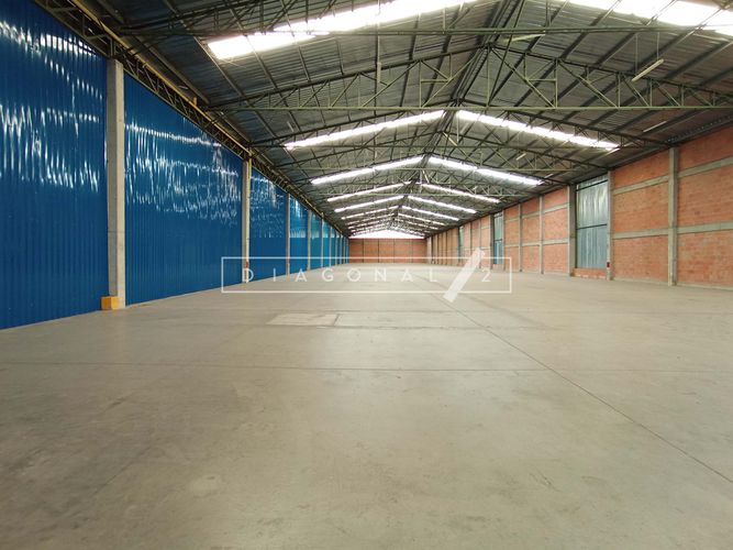 Bodega en arriendo en Echavarria, Madrid, 2550 m² · foto 3 de 14