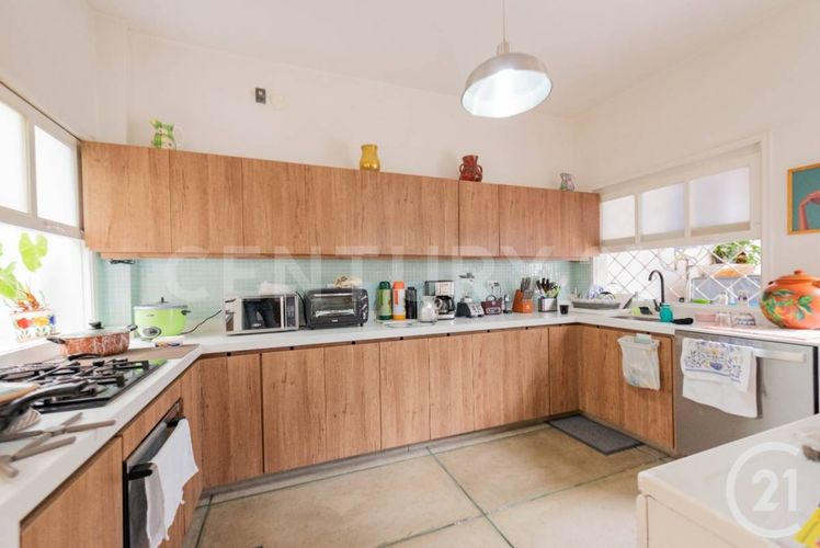 Casa de 6 alcobas en venta en Bolivariana, Medellín, 406 m² · foto 2 de 24