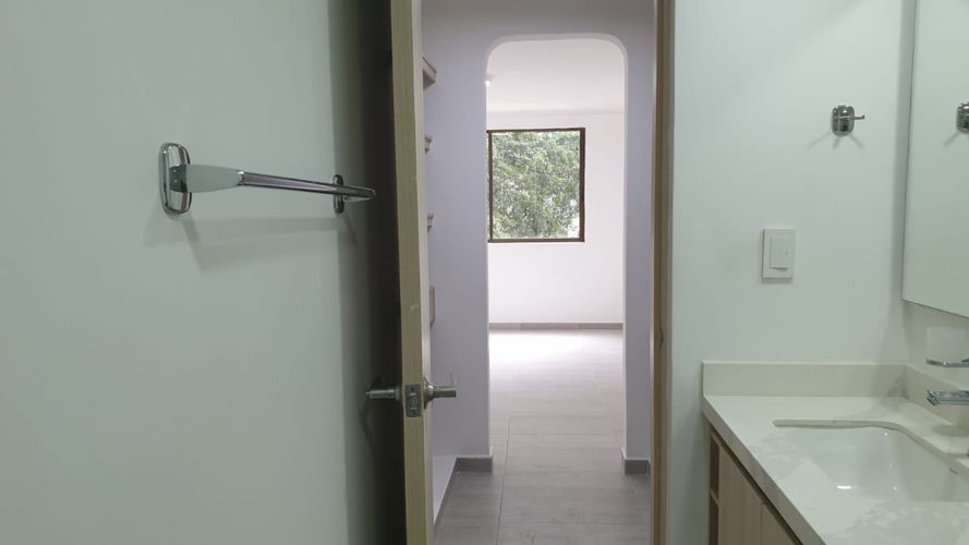 Apartamento de 4 alcobas en venta en La Florida, Medellín, 137 m² · foto 5 de 23