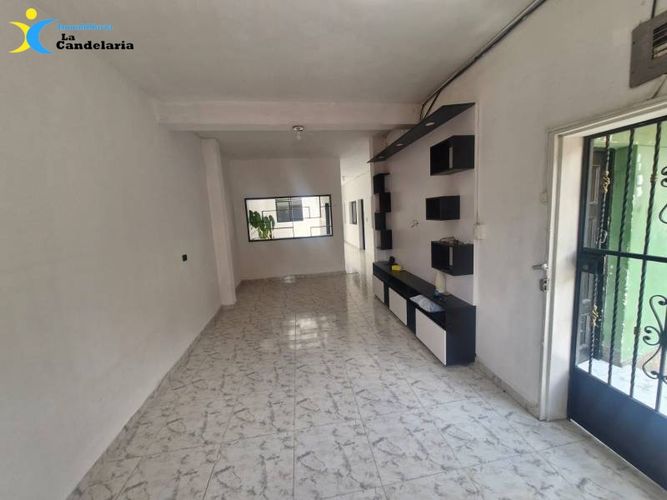 Casa de 8 alcobas en arriendo en El Salvador, Medellín, 245 m² · foto 2 de 24