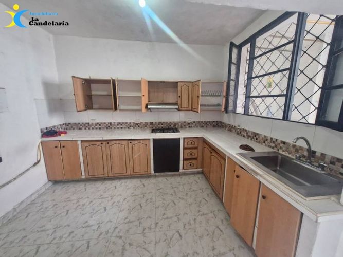 Casa de 8 alcobas en arriendo en El Salvador, Medellín, 245 m² · foto 15 de 24