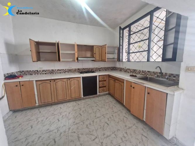 Casa de 8 alcobas en arriendo en El Salvador, Medellín, 245 m² · foto 16 de 24
