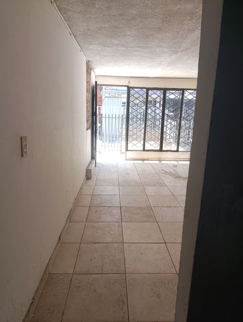 Casa de 4 alcobas en venta en Puente Del Comercio, Cali, 195 m² · foto 2 de 24