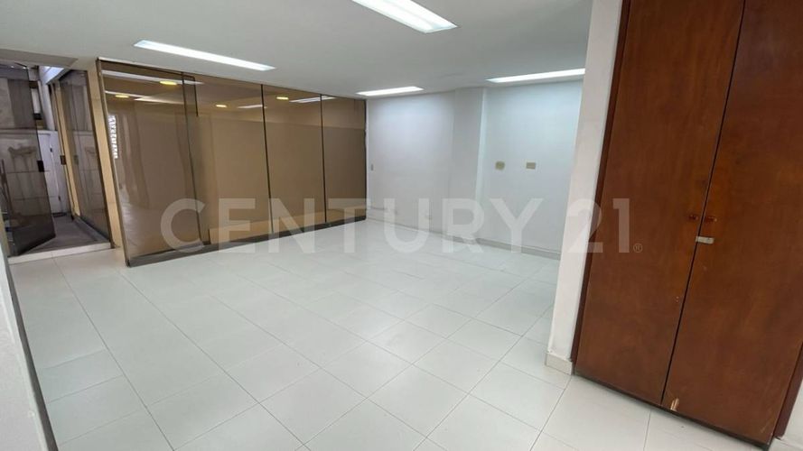 Oficina en arriendo en Santa Barbara Occidental, Zipaquirá, 114 m² · foto 2 de 16
