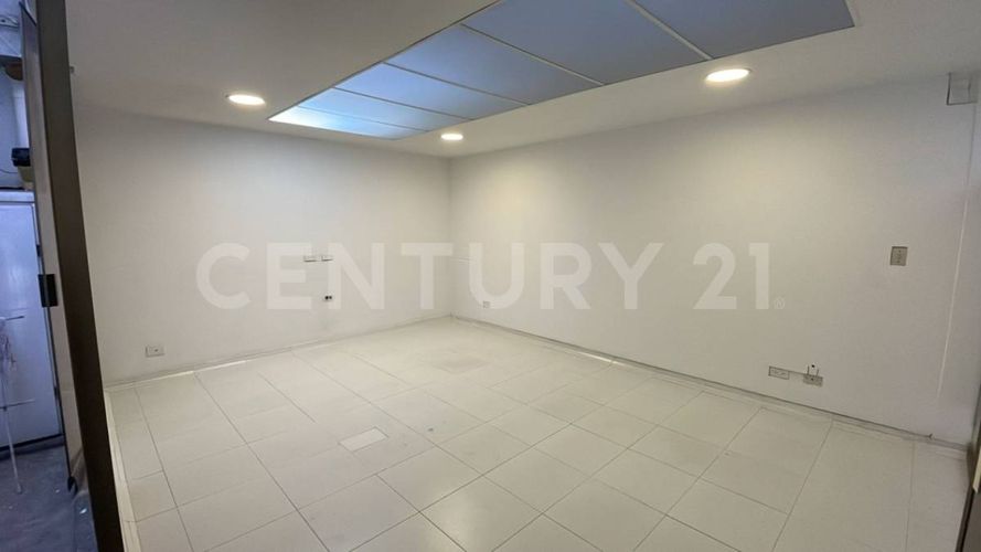Oficina en arriendo en Santa Barbara Occidental, Zipaquirá, 114 m² · foto 3 de 16