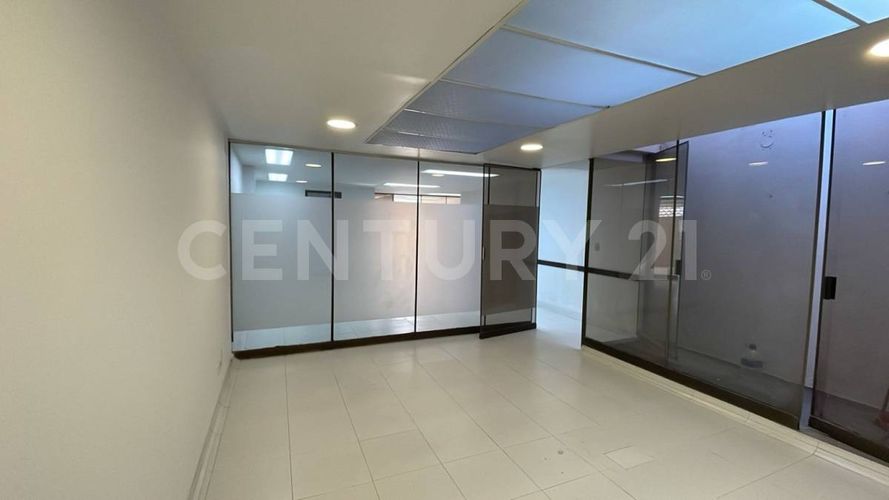 Oficina en arriendo en Santa Barbara Occidental, Zipaquirá, 114 m² · foto 4 de 16