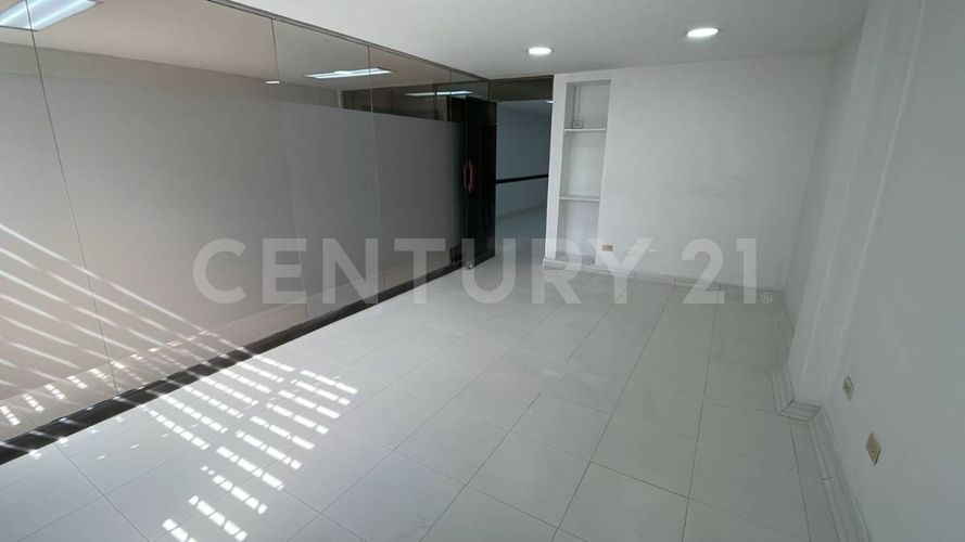 Oficina en arriendo en Santa Barbara Occidental, Zipaquirá, 114 m² · foto 6 de 16