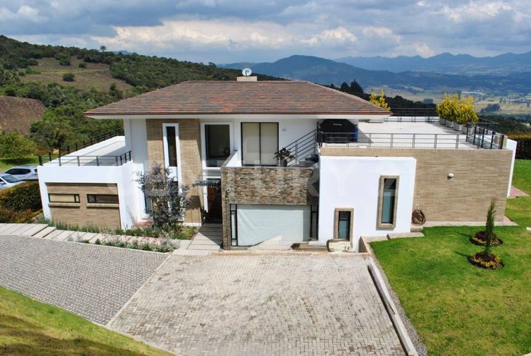 Casa de 4 alcobas en venta en Yerbabonita Bosque Nativo, Chía, 360 m² · foto 2 de 22