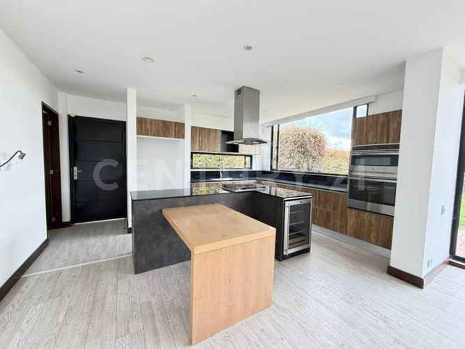 Casa de 4 alcobas en venta en Yerbabonita Bosque Nativo, Chía, 360 m² · foto 3 de 22