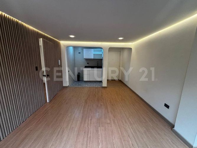 Apartaestudio en venta en Chico Norte, Bogotá, 46 m² · foto 2 de 9