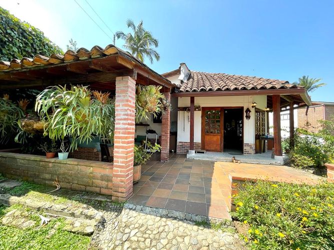 Casa de 4 alcobas en venta en Zuñiga, Envigado, 700 m² · foto 2 de 24