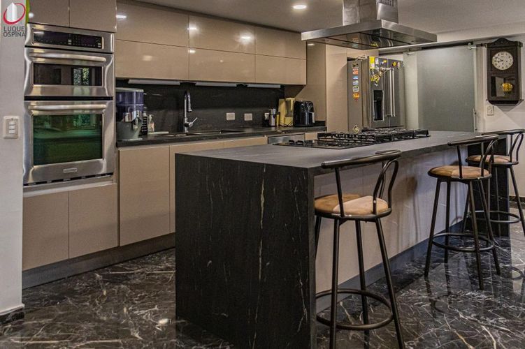 Apartamento de 3 alcobas en venta en Santa Barbara Central, Bogotá, 119 m² · foto 7 de 23