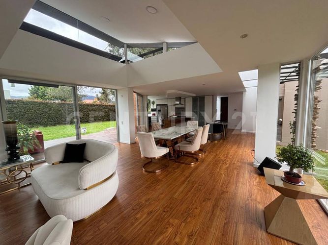Casa de 4 alcobas en venta en Guaymaral, Bogotá, 334 m² · foto 4 de 19