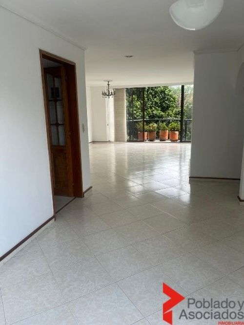 Apartamento de 3 alcobas en venta en Patio Bonito, Medellín, 147 m² · foto 3 de 24