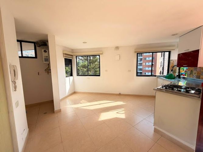 Apartamento de 3 alcobas en arriendo en La Pilarica, Medellín, 140 m² · foto 2 de 24