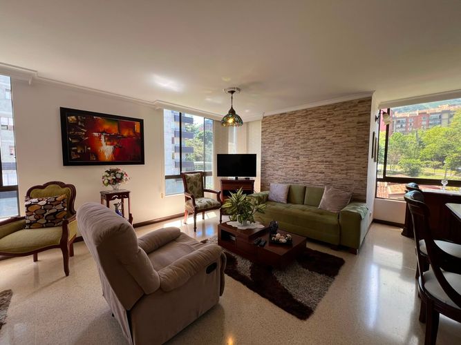 Apartamento de 3 alcobas en arriendo en El Poblado, Medellín, 101 m² · foto 3 de 13