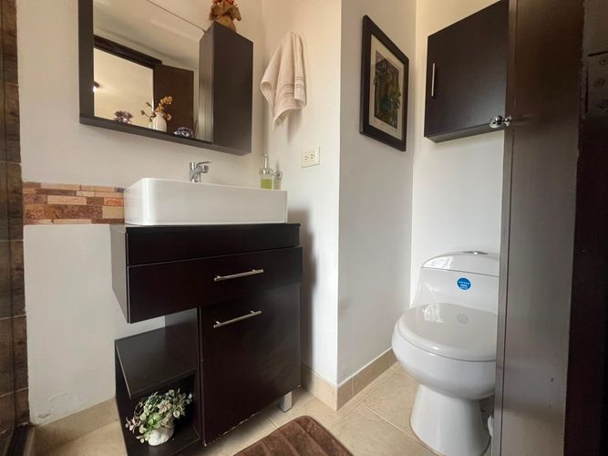 Apartamento de 3 alcobas en arriendo en El Poblado, Medellín, 101 m² · foto 8 de 13
