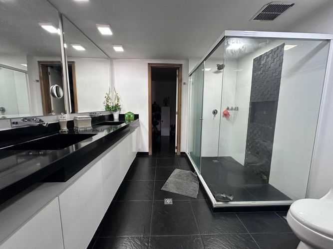 Apartamento de 4 alcobas en venta en El Poblado, Medellín, 280 m² · foto 18 de 20