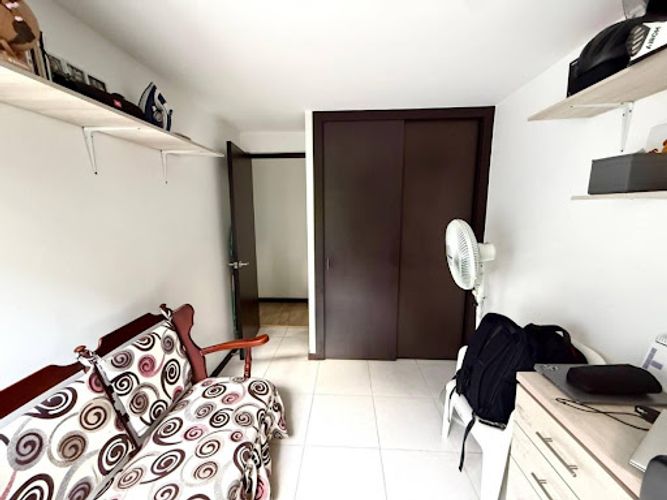 Apartamento de 3 alcobas en arriendo en Loma De Los Bernal, Medellín, 80 m² · foto 9 de 12