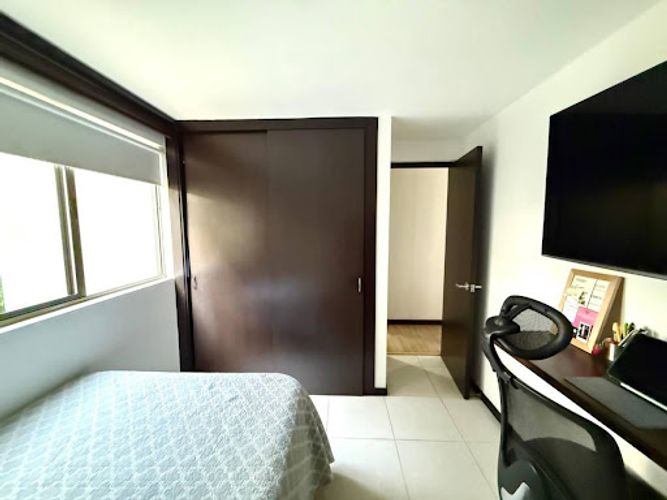Apartamento de 3 alcobas en arriendo en Loma De Los Bernal, Medellín, 80 m² · foto 10 de 12