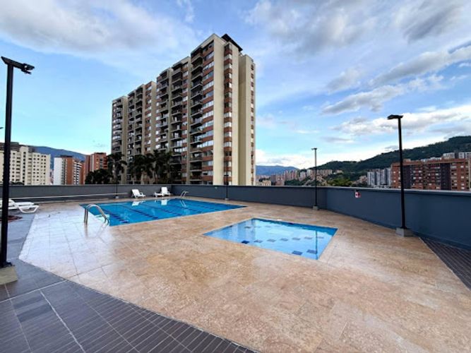 Apartamento de 3 alcobas en arriendo en Loma De Los Bernal, Medellín, 80 m² · foto 11 de 12