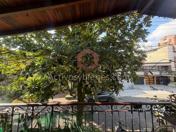Casa de 8 alcobas en venta en Las Acacias, Medellín, 336 m² · foto 4 de 20