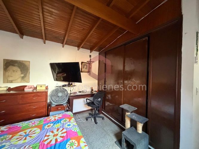 Casa de 8 alcobas en venta en Las Acacias, Medellín, 336 m² · foto 8 de 20