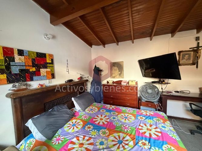 Casa de 8 alcobas en venta en Las Acacias, Medellín, 336 m² · foto 10 de 20