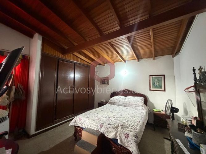 Casa de 8 alcobas en venta en Las Acacias, Medellín, 336 m² · foto 11 de 20