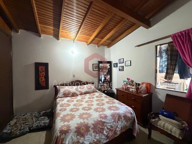 Casa de 8 alcobas en venta en Las Acacias, Medellín, 336 m² · foto 12 de 20