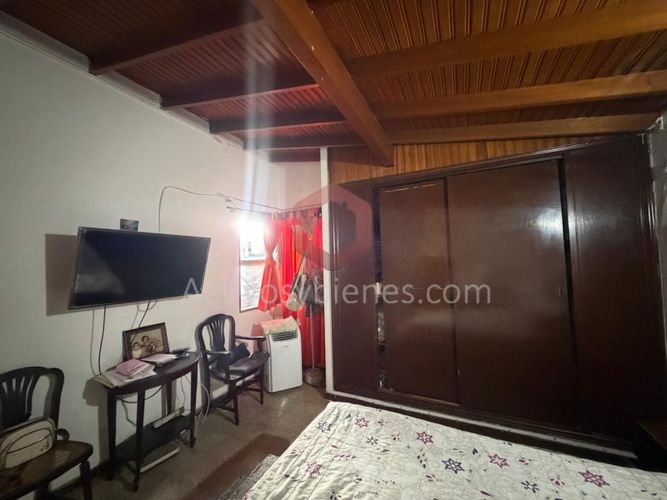 Casa de 8 alcobas en venta en Las Acacias, Medellín, 336 m² · foto 15 de 20