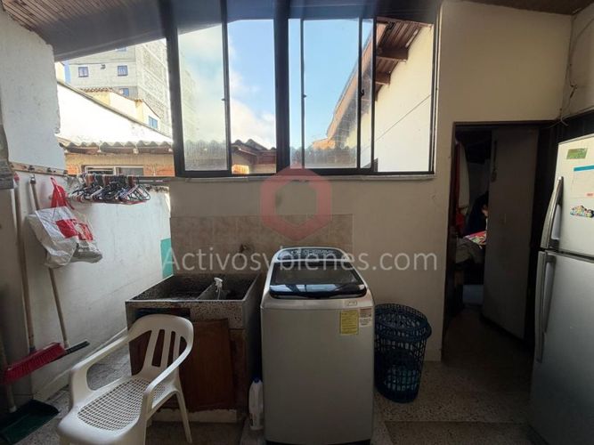 Casa de 8 alcobas en venta en Las Acacias, Medellín, 336 m² · foto 18 de 20