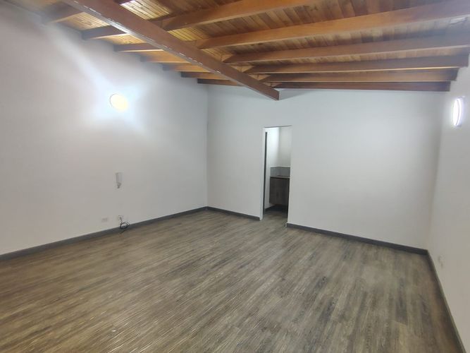 Oficina en arriendo en El Poblado, Medellín, 38 m² · foto 2 de 7