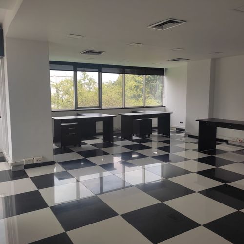 Oficina en arriendo en El Poblado, Medellín, 56 m² · foto 3 de 8
