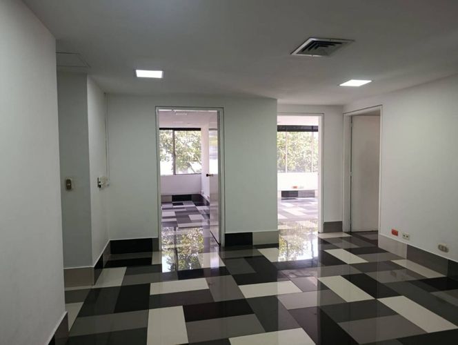 Oficina en arriendo en El Poblado, Medellín, 123 m² · foto 8 de 9