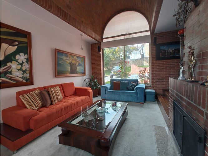 Casa de 4 alcobas en venta en Cerros De Niza, Bogotá, 310 m² · foto 2 de 24