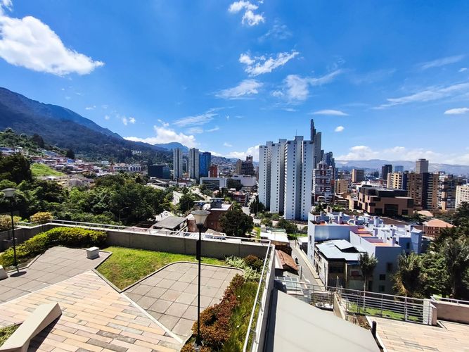Apartamento de 2 alcobas en venta en Bosque Izquierdo, Bogotá, 69 m² · foto 2 de 24