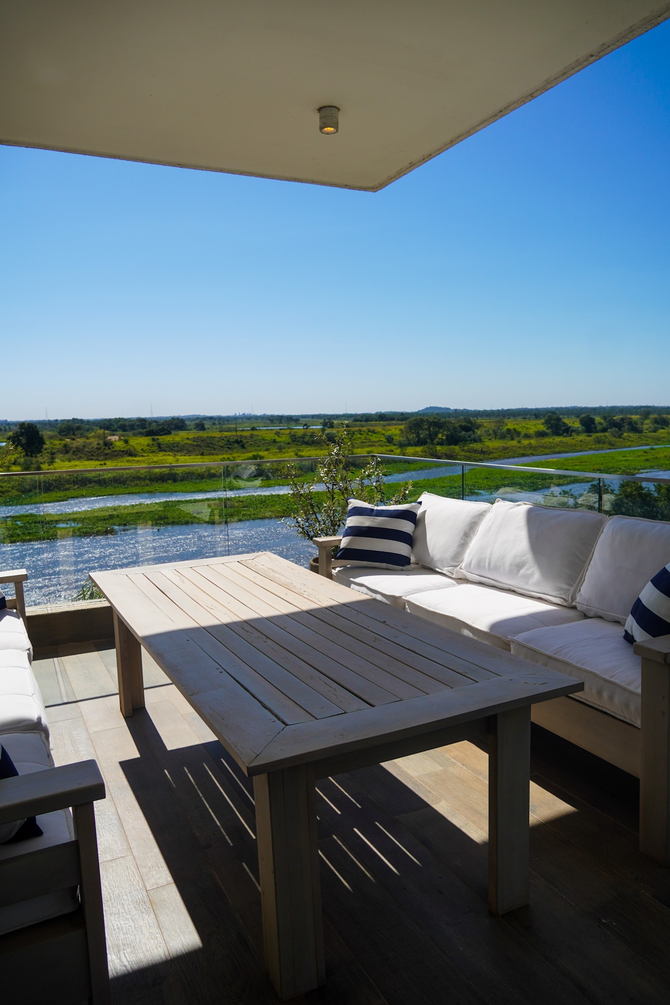 DEPARTAMENTO DE LUJO EN VENTA | CONDOMINIO NÁUTICO PUEBLO DEL RÍO — foto 2