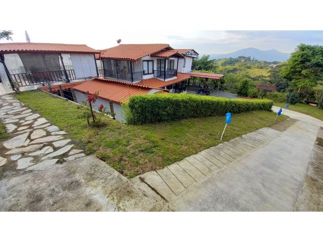 Casa en venta en Tribunas Corcega, Pereira · foto 2 de 24