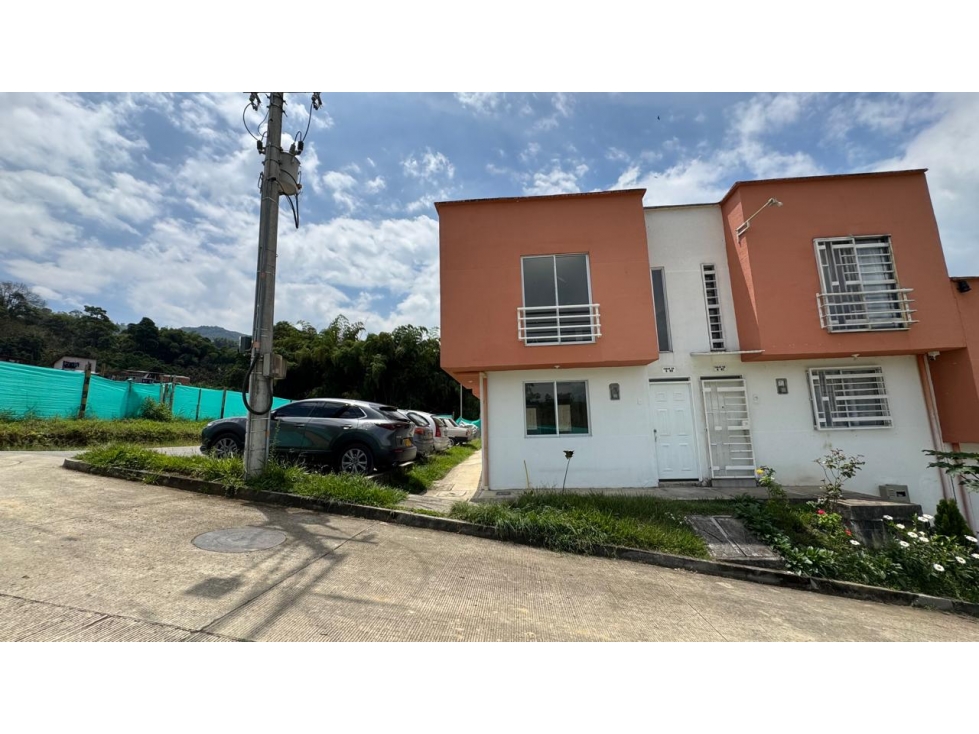 Casa en venta en Las Acacias, Dosquebradas · foto 2 de 24