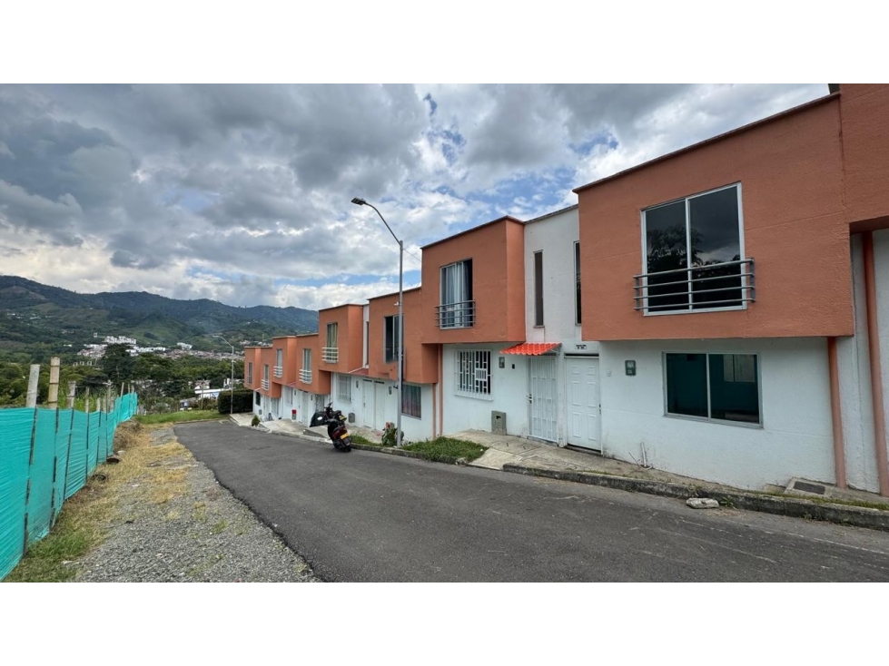 Casa en venta en Bosques De La Acuarela, Dosquebradas · foto 2 de 24
