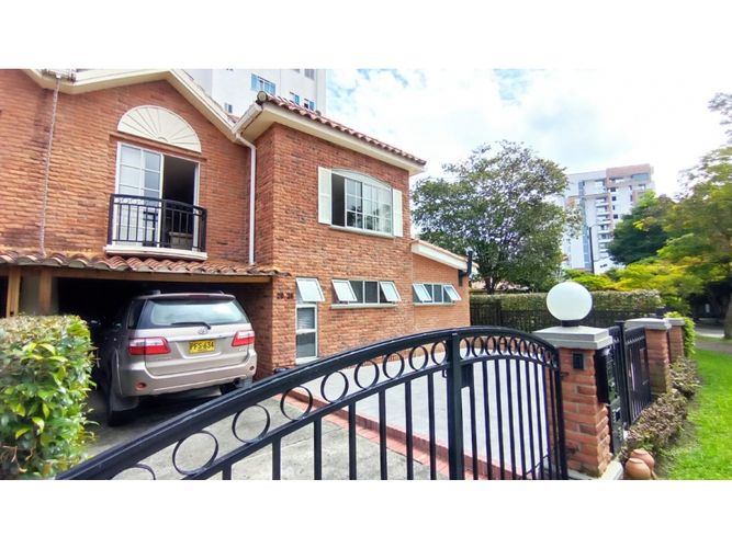 Casa de 3 alcobas en venta en Pinares, Pereira, 250 m² · foto 2 de 24