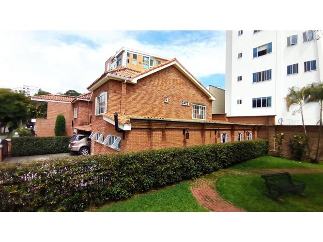 Casa de 3 alcobas en venta en Pinares, Pereira, 250 m² · foto 3 de 24